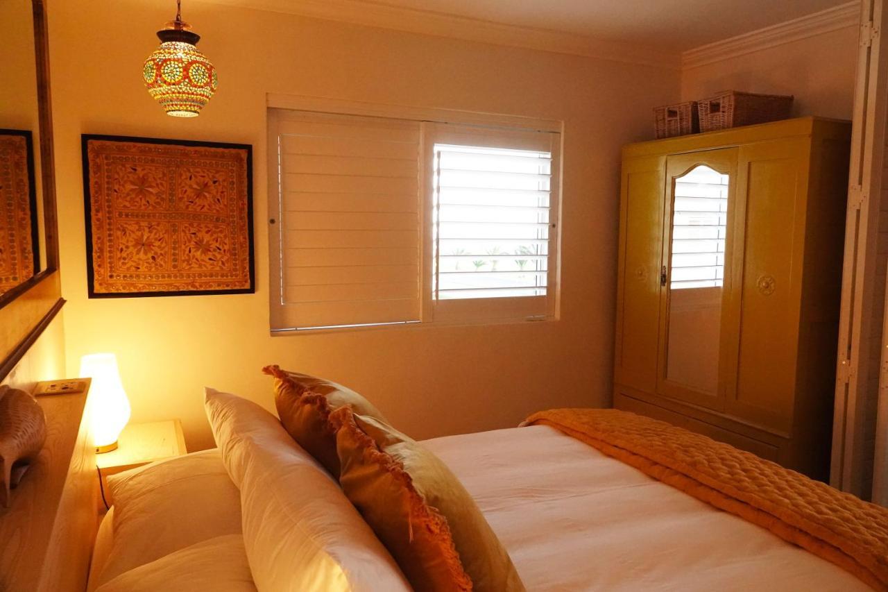 Dolphin Inn Guesthouse Cape Town Exterior photo