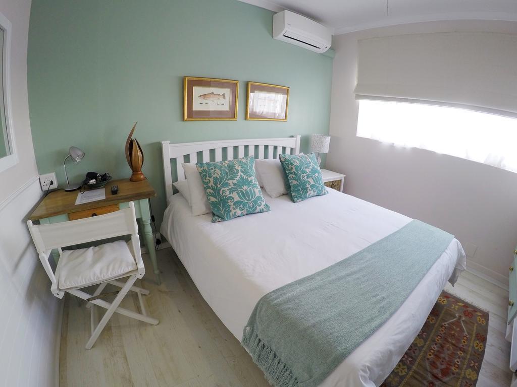 Dolphin Inn Guesthouse Cape Town Exterior photo