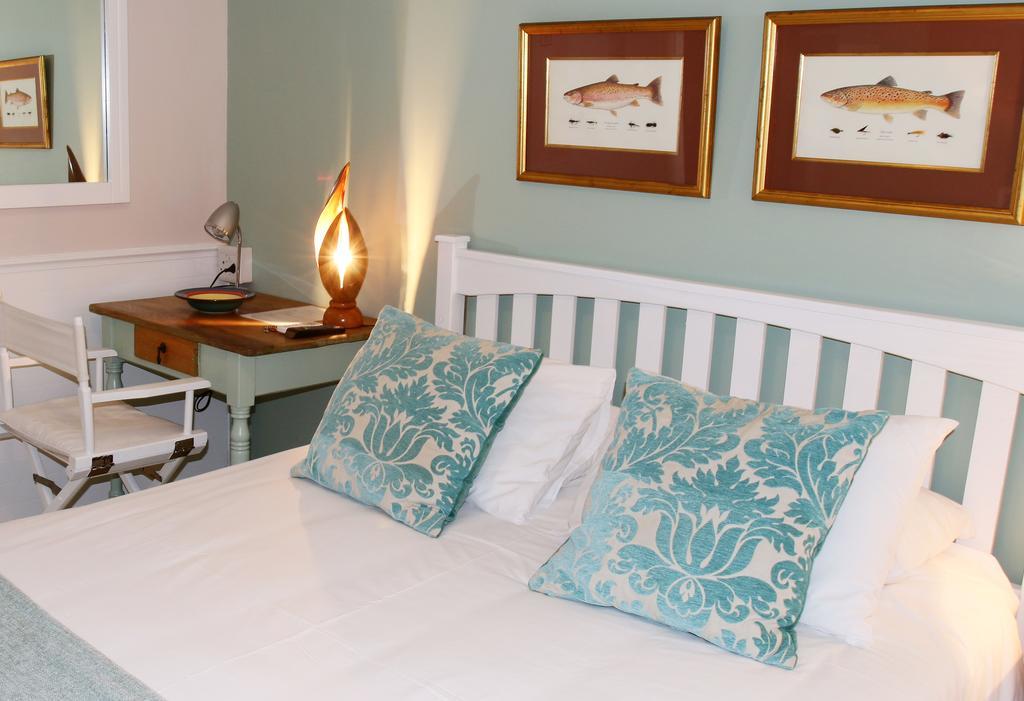Dolphin Inn Guesthouse Cape Town Exterior photo